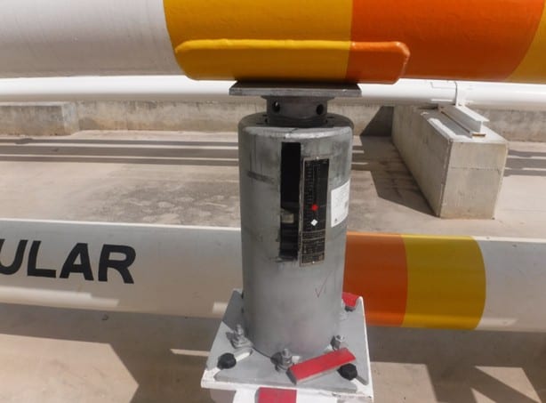 Soporte de resorte variable instalado sobre una línea de tubería